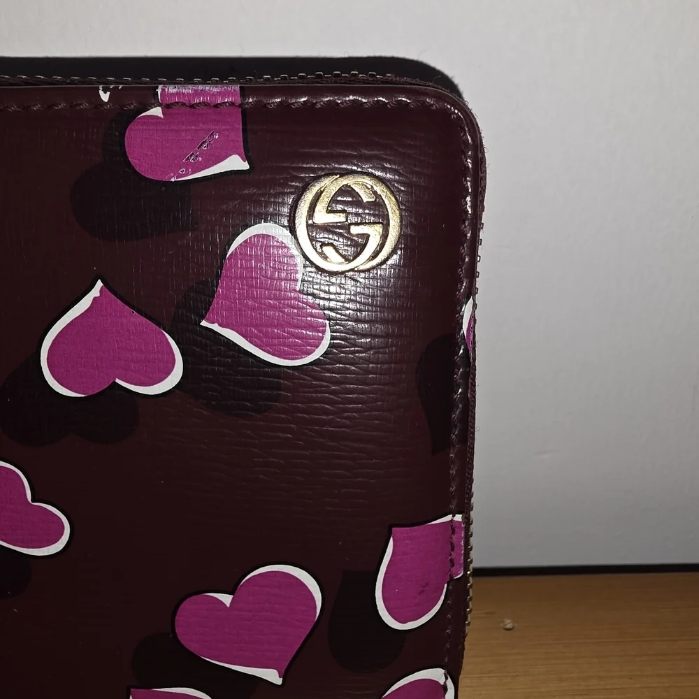 Gucci Wallet | Heart Print Wallet - Purple and Pink - Picture 7 of 7